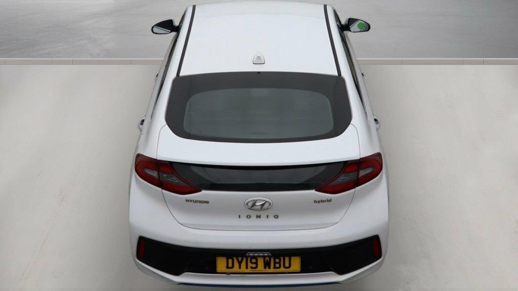 Hyundai Ioniq Premium Se White #7