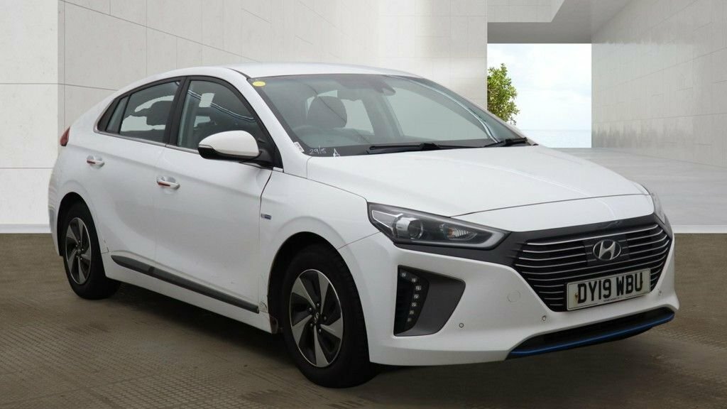 Hyundai Ioniq Premium Se White #1