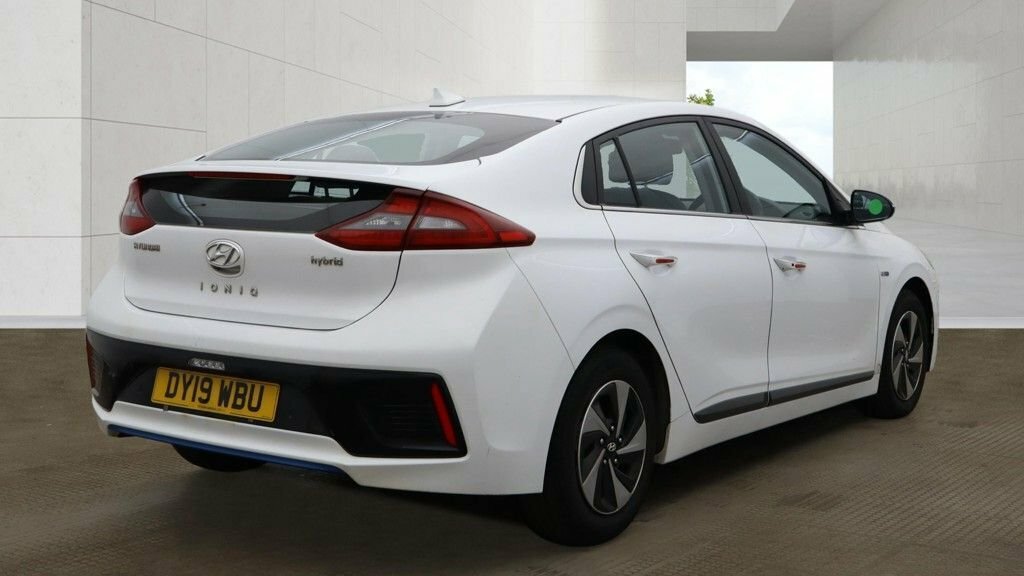 Hyundai Ioniq Premium Se White #4