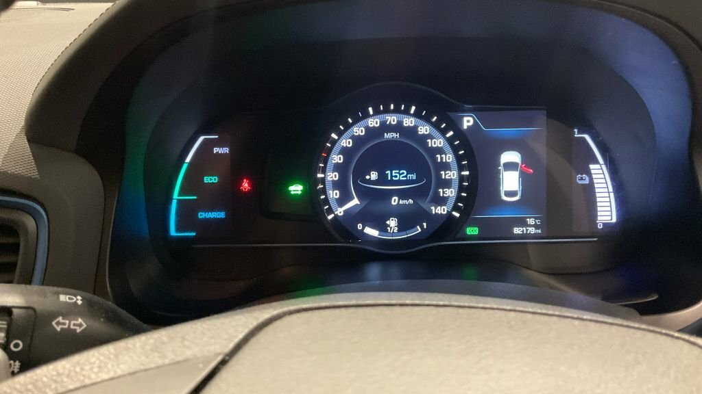 Hyundai Ioniq Premium Se White #11
