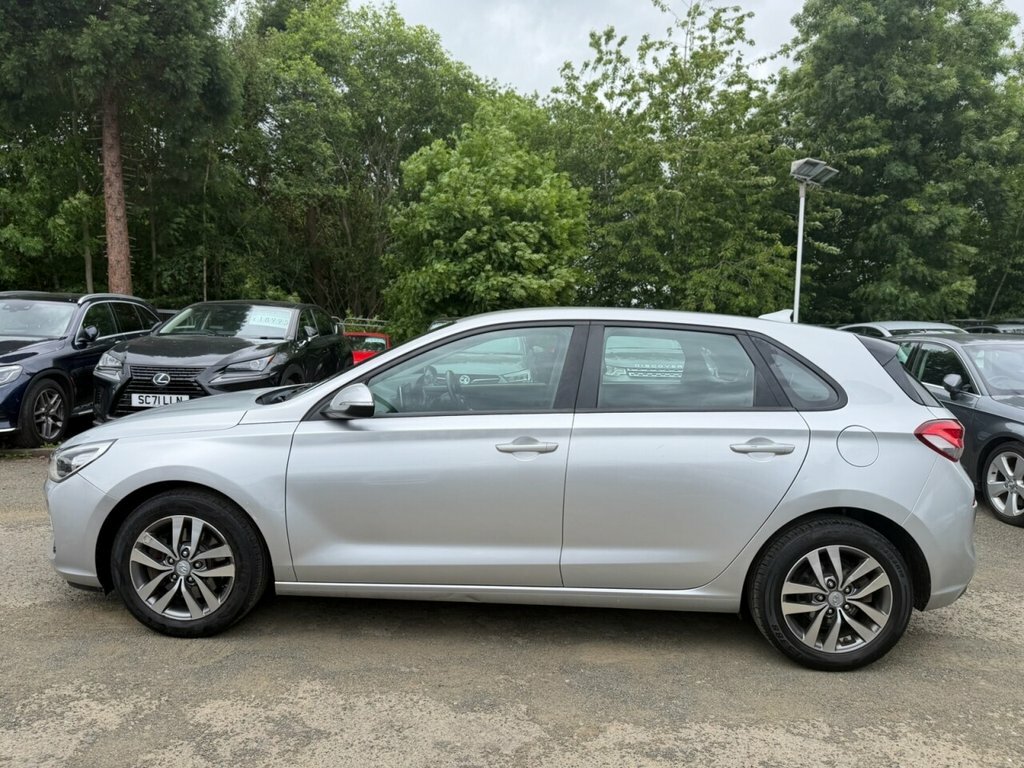 Hyundai I30 1L Se Nav Silver #4