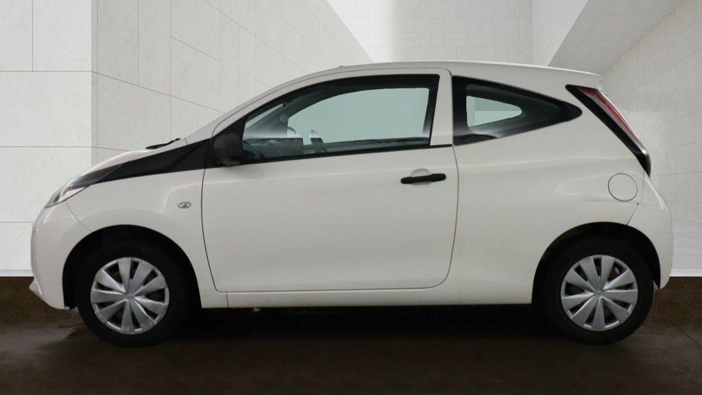 Toyota Aygo 1L X White #6