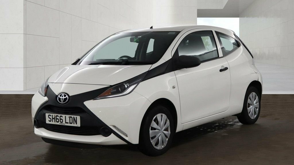 Toyota Aygo 1L X White #2