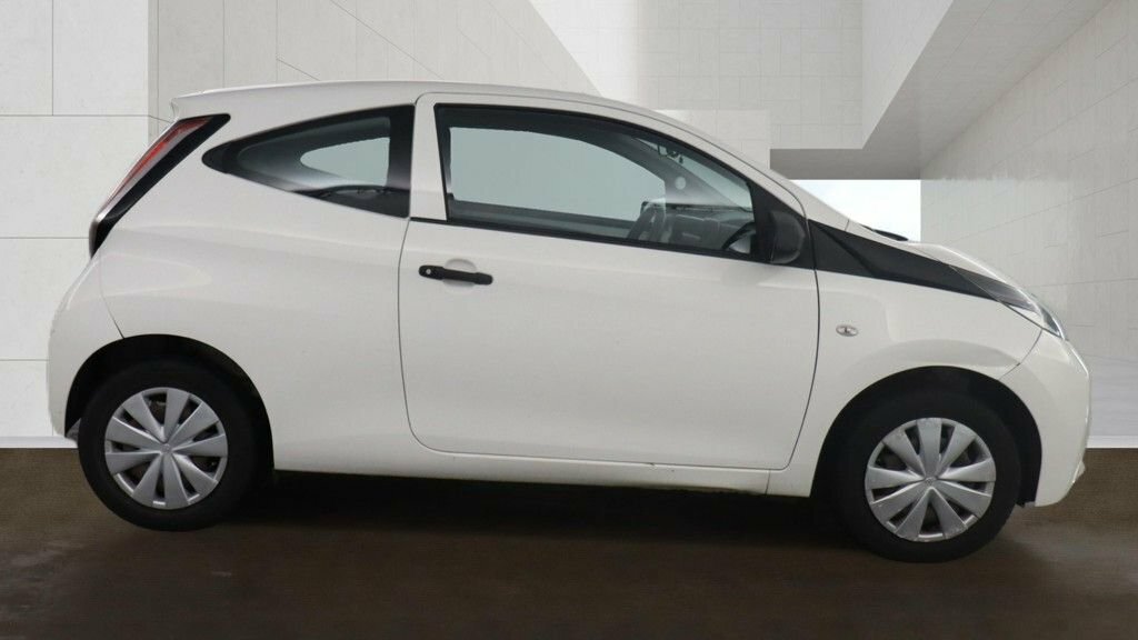 Toyota Aygo 1L X White #5