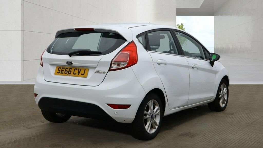 Ford Fiesta 1.3L Zetec White #4