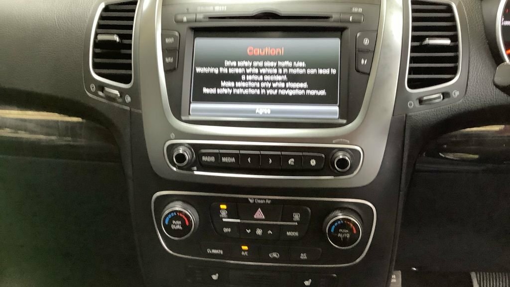 Kia Sorento Estate Black #12
