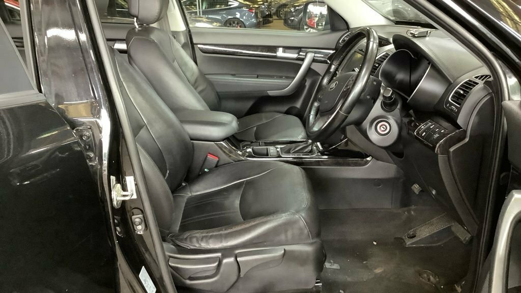 Kia Sorento Estate Black #10