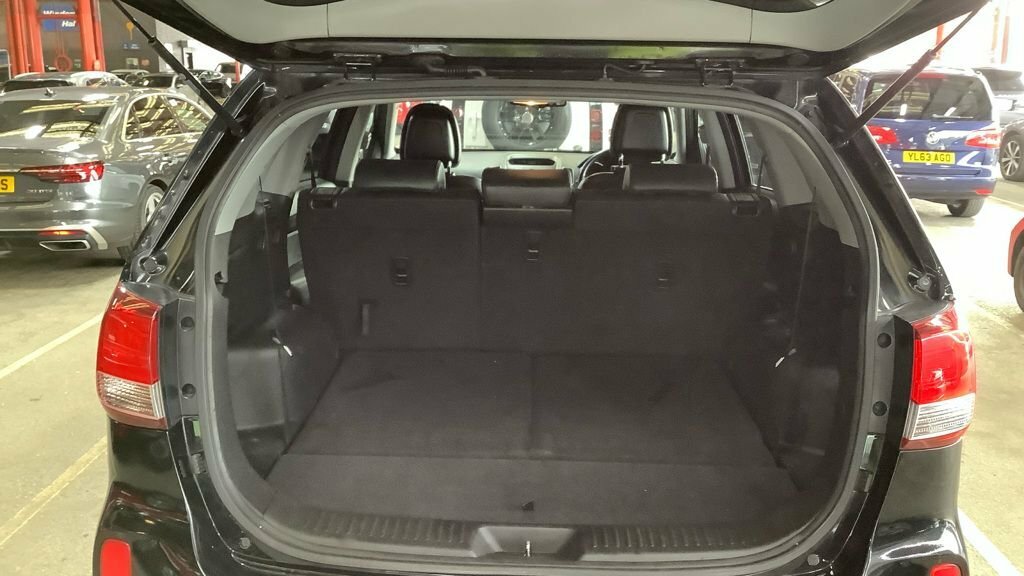 Kia Sorento Estate Black #8