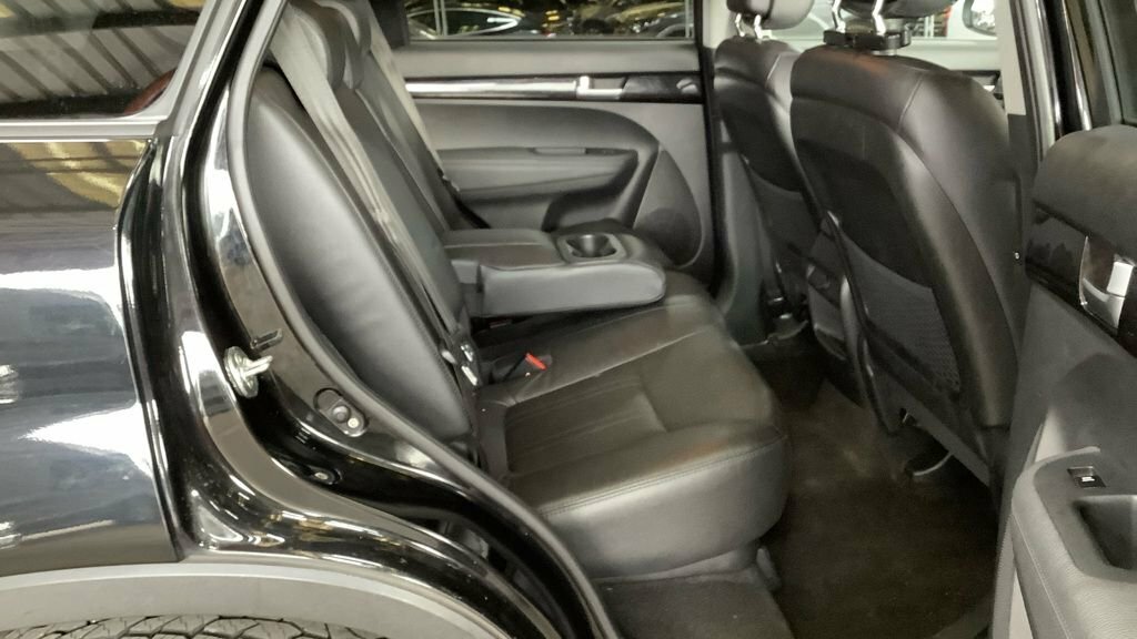 Kia Sorento Estate Black #9