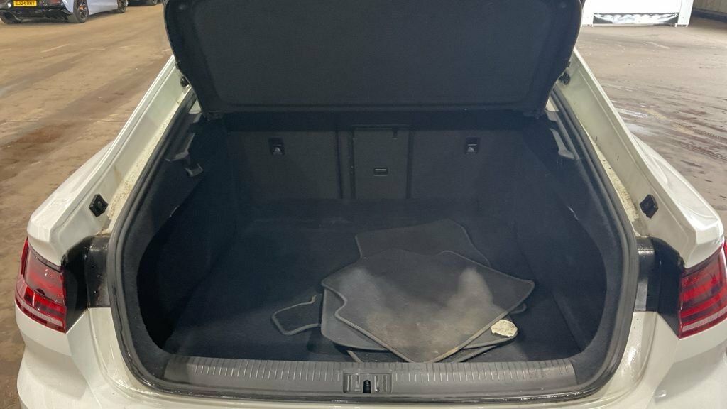 Volkswagen Arteon Hatchback White #9
