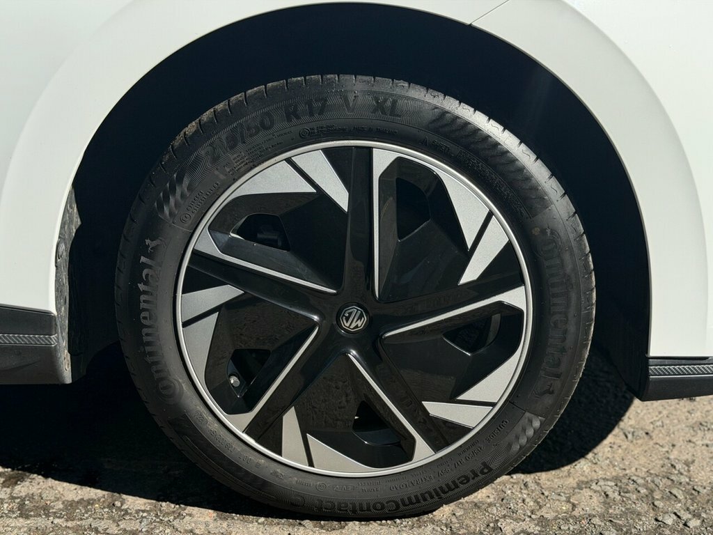 MG 1100 Hatchback White #8