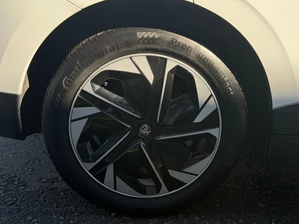 MG 1100 Hatchback White #9