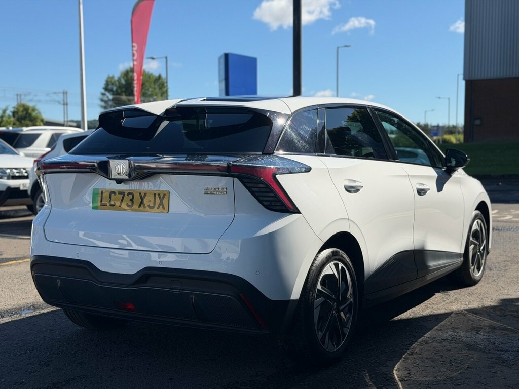 MG 1100 Hatchback White #7