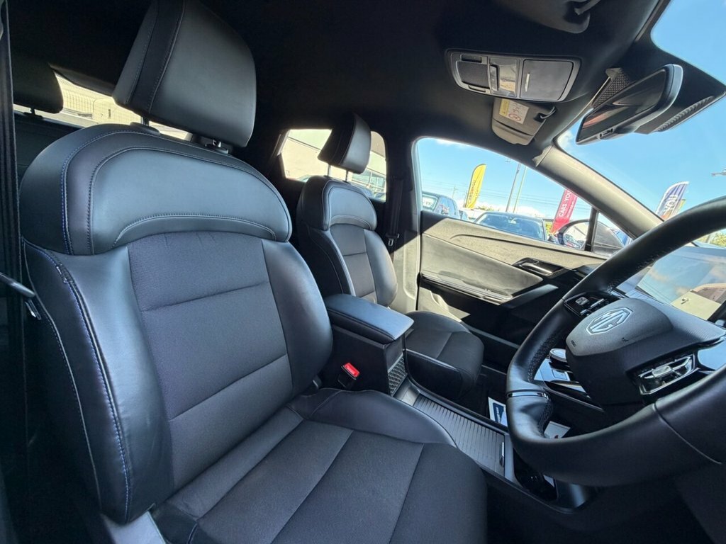 MG 1100 Hatchback White #13
