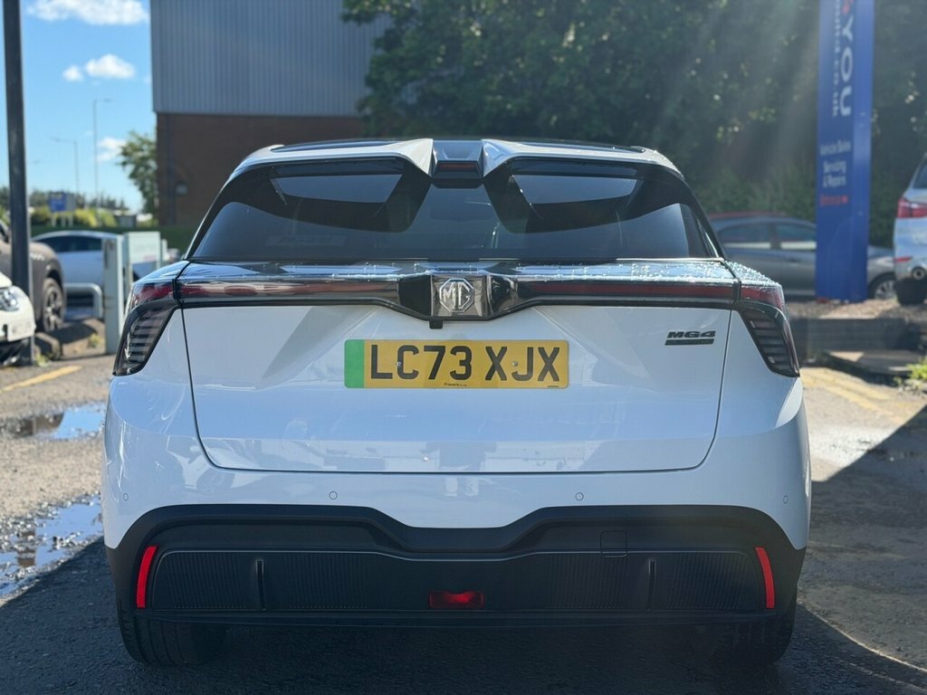 MG 1100 Hatchback White #6