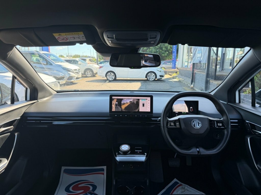 MG 1100 Hatchback White #16