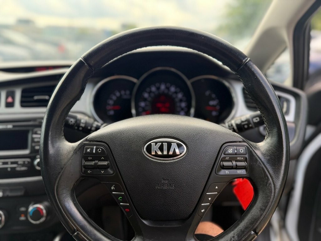 Kia Ceed 1.6 Crdi Ecodynamics 2 Hatchback White #18