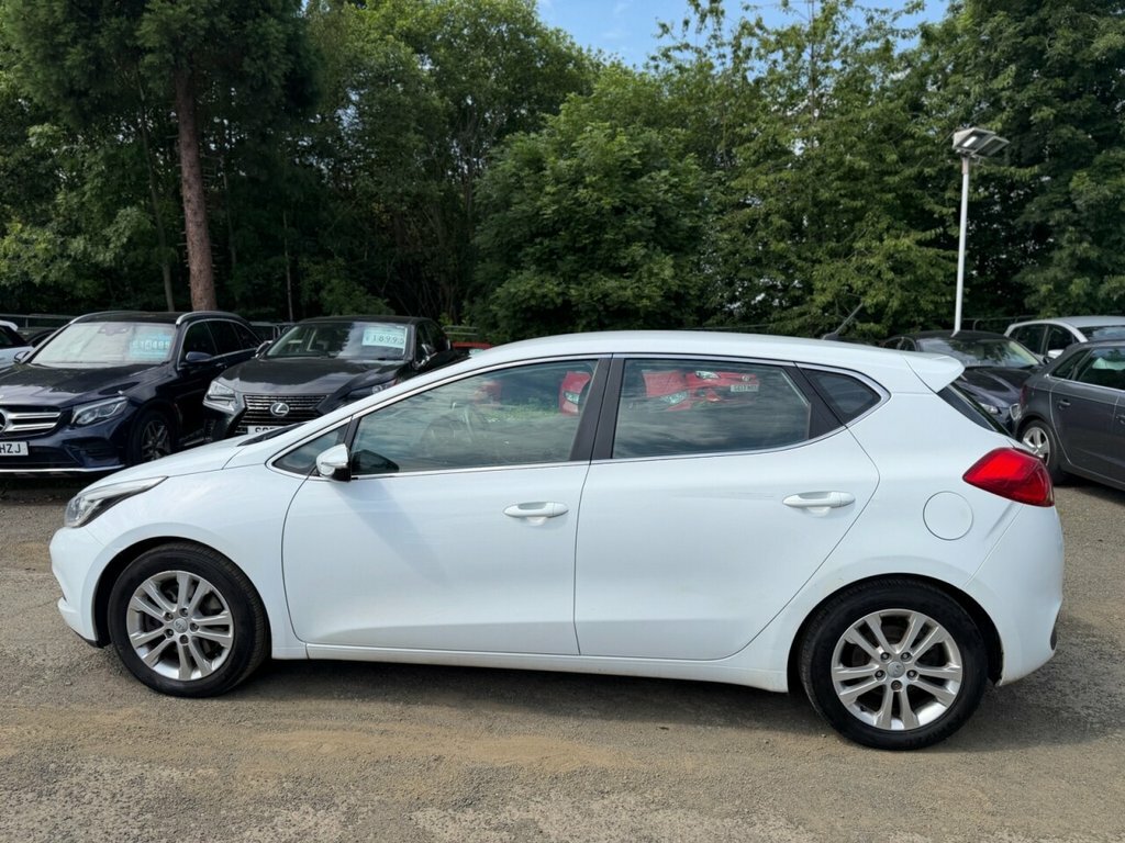 Kia Ceed 1L 2 White #4
