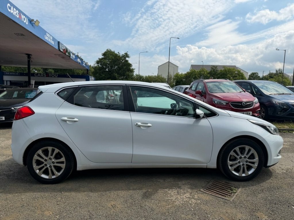 Kia Ceed 1.6 Crdi Ecodynamics 2 Hatchback White #8