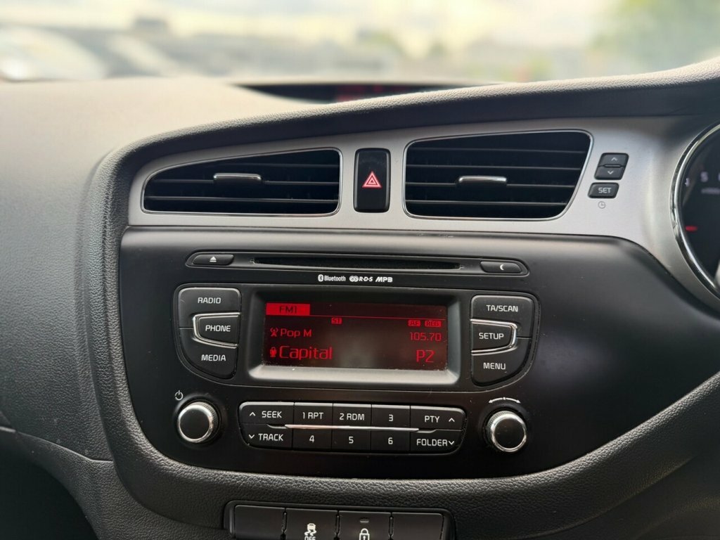 Kia Ceed 1.6 Crdi Ecodynamics 2 Hatchback White #23