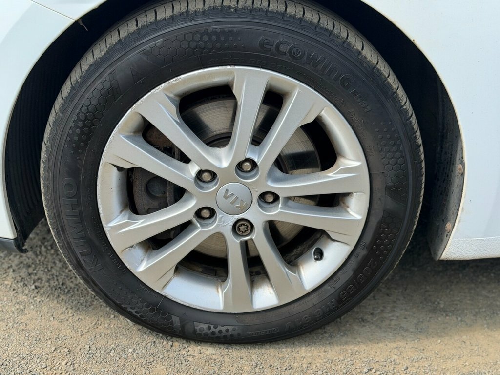 Kia Ceed 1.6 Crdi Ecodynamics 2 Hatchback White #12