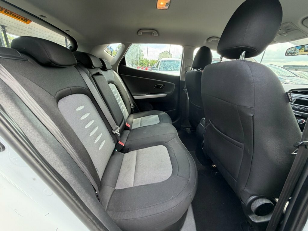 Kia Ceed 1.6 Crdi Ecodynamics 2 Hatchback White #14