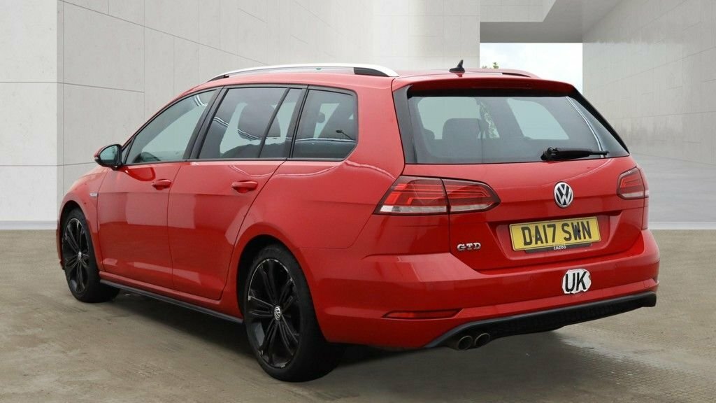Volkswagen Golf 2L Gtd Red #3