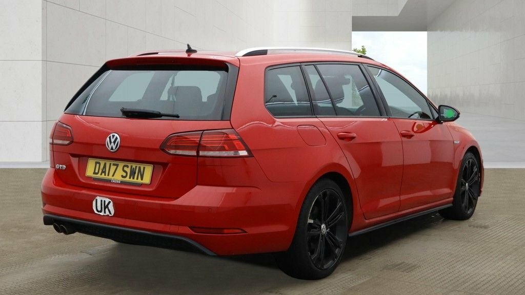 Volkswagen Golf 2L Gtd Red #4