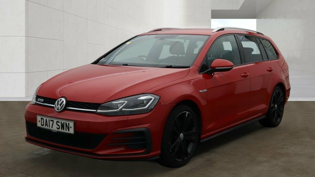 Volkswagen Golf 2L Gtd Red #2