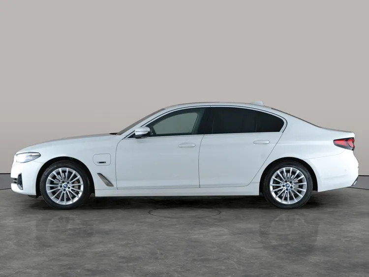 BMW 5 Series  Black #8