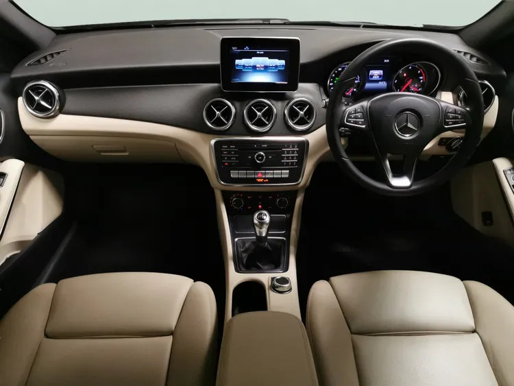 Mercedes-Benz GLA Class 2017 17 1.6  #13