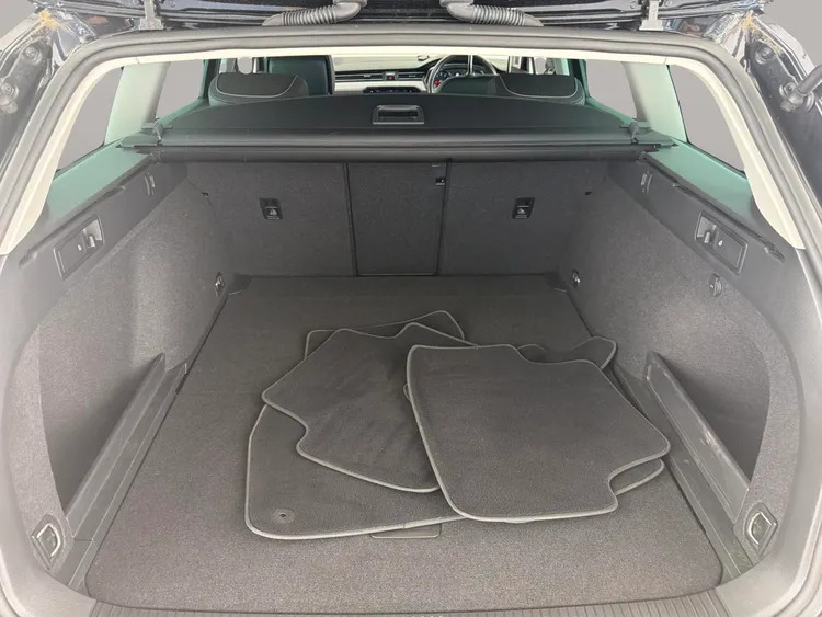 Volkswagen Passat 2.0 Tdi Evo Scr R-line Dsg White #15
