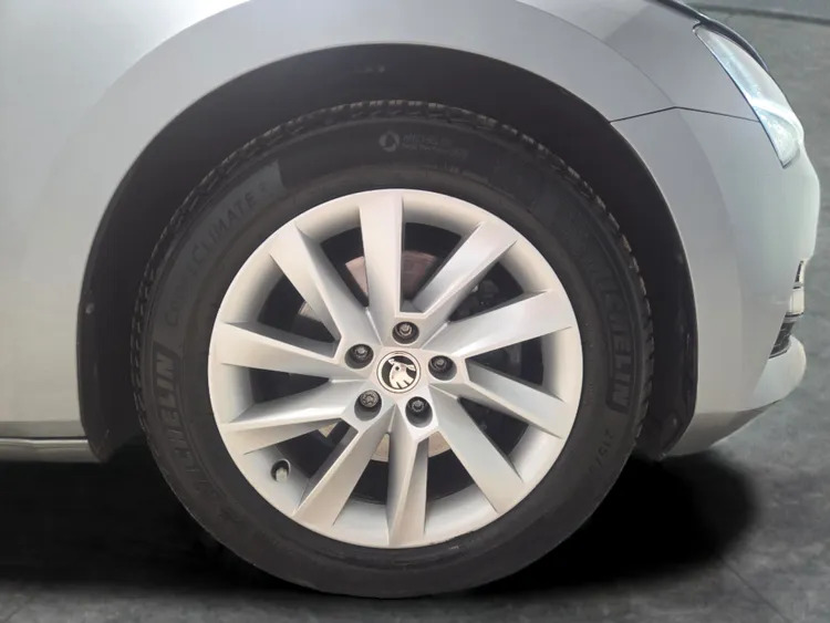 Skoda Superb 2.0 Tdi Cr 200 Sport Line Plus Dsg Red #11