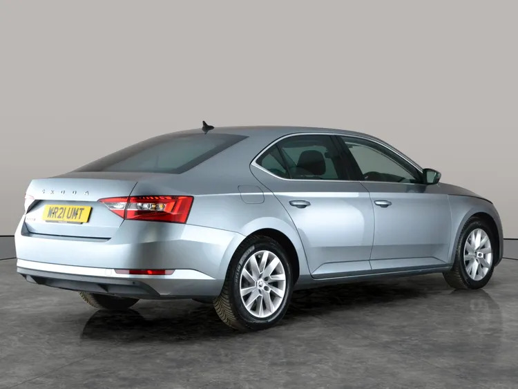 Skoda Superb 2.0 Tdi Cr 200 Sport Line Plus Dsg Red #5