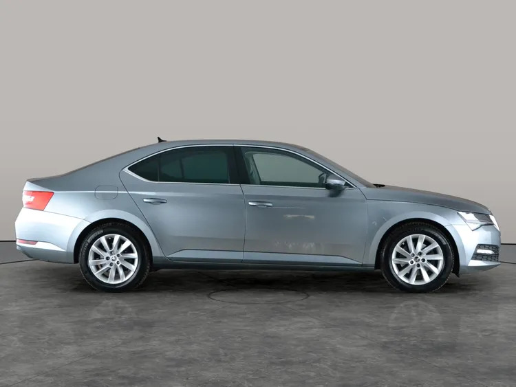 Skoda Superb 2.0 Tdi Cr 200 Sport Line Plus Dsg Red #4