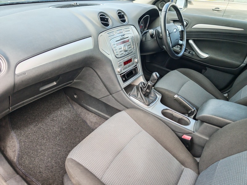 Ford Mondeo Hatchback 2.0 Zetec 200808 Silver #36
