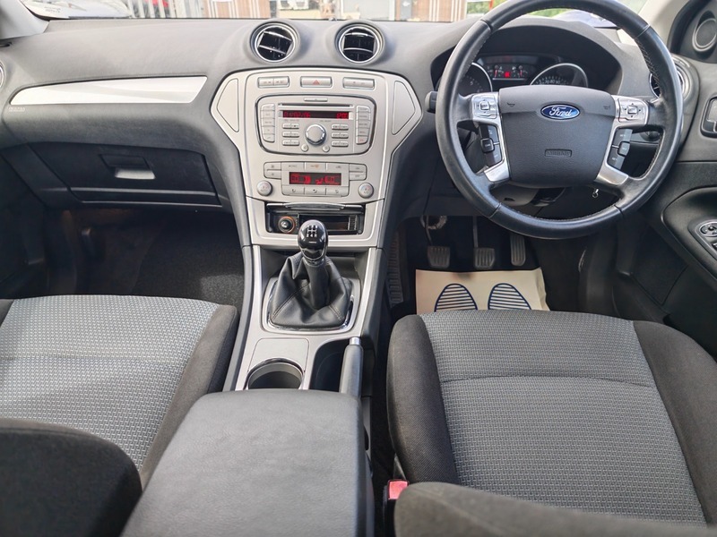 Ford Mondeo Hatchback 2.0 Zetec 200808 Silver #24