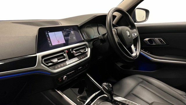 BMW 3 Series 2.0 318D Mht Se Saloon Hybrid Euro AP70UUT Blue #4