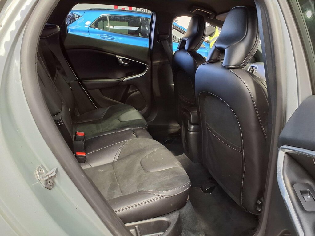 Volvo V40 T2 122 Momentum Nav Plus White #10