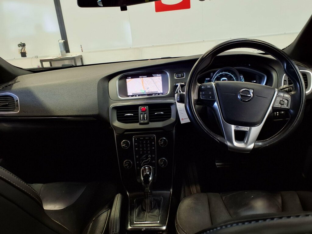 Volvo V40 T2 122 Momentum Nav Plus White #7