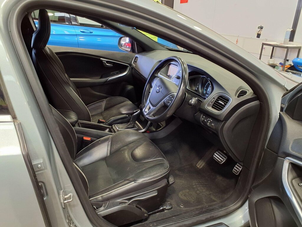 Volvo V40 T2 122 Momentum Nav Plus White #8