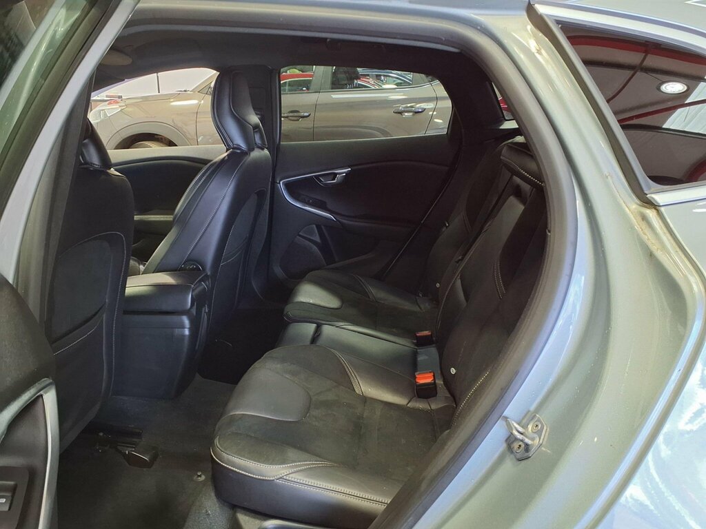 Volvo V40 T2 122 Momentum Nav Plus White #9