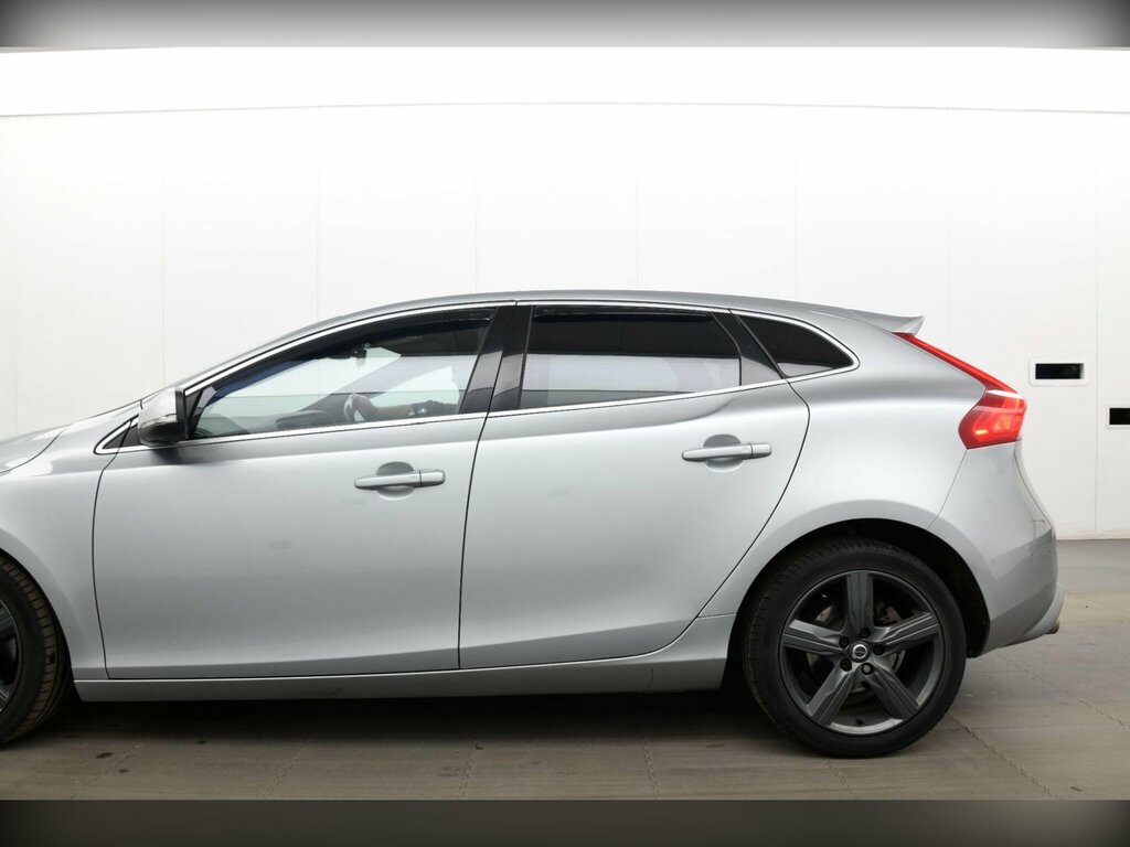 Volvo V40 1.5 T3 Gpf R-design Nav Plus Euro 6 Ss Silver #4
