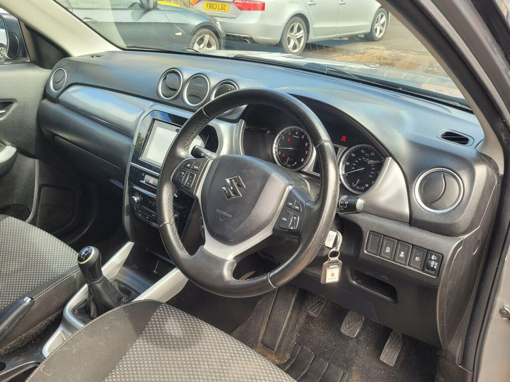 Suzuki Vitara Suv White #7