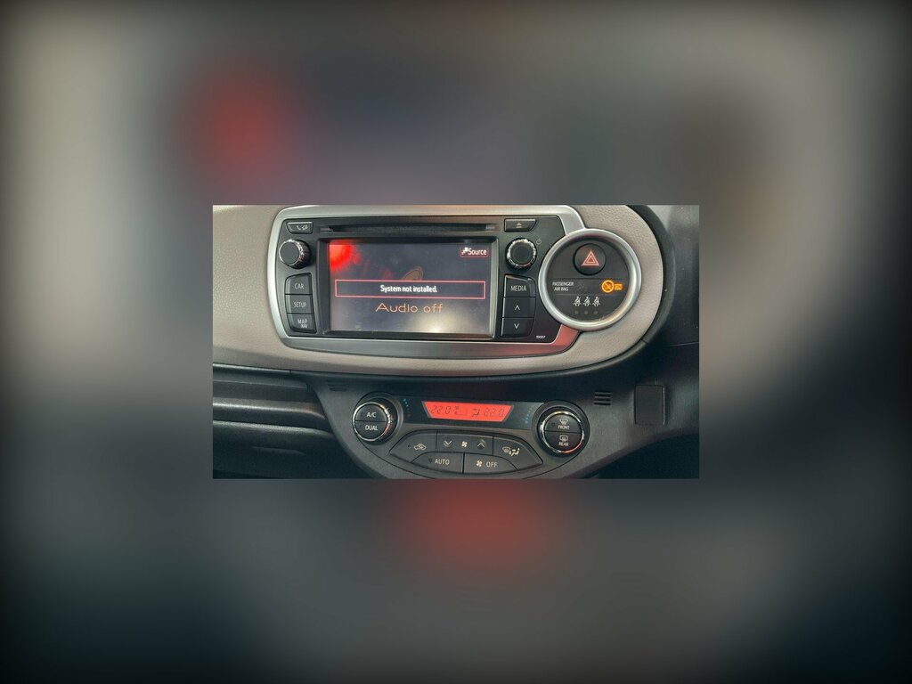 Toyota Yaris Hatchback 1.4 Red #5