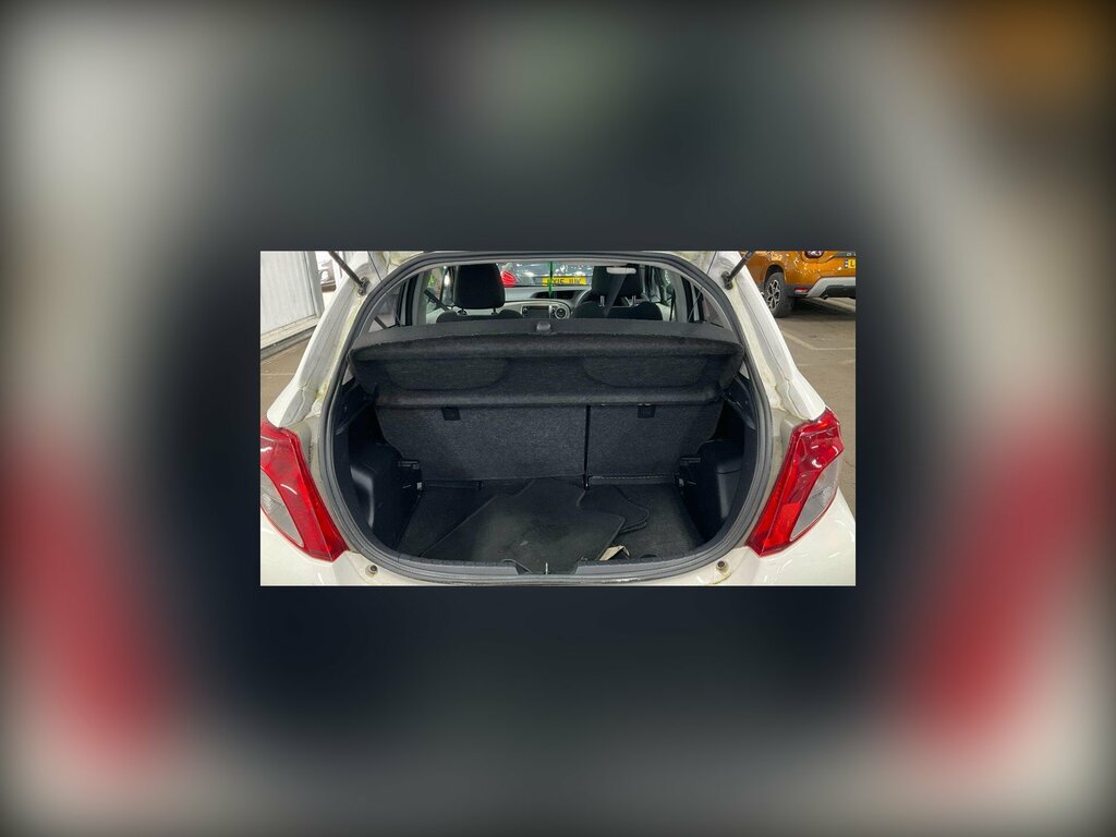 Toyota Yaris Hatchback 1.4 Red #1