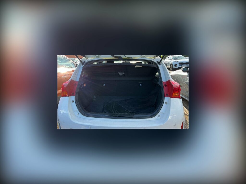 Toyota Auris 1.6 V-matic Excel Euro 5 White #3