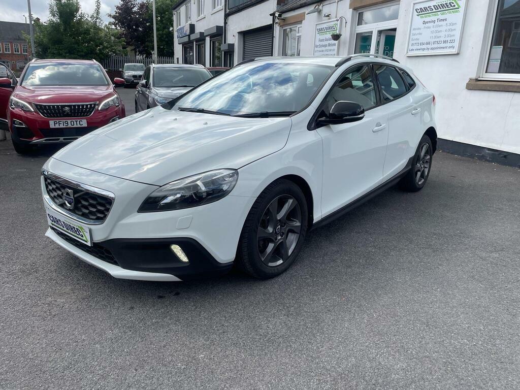Volvo V40 Cross Country Cross Country Lux D2 Black #1
