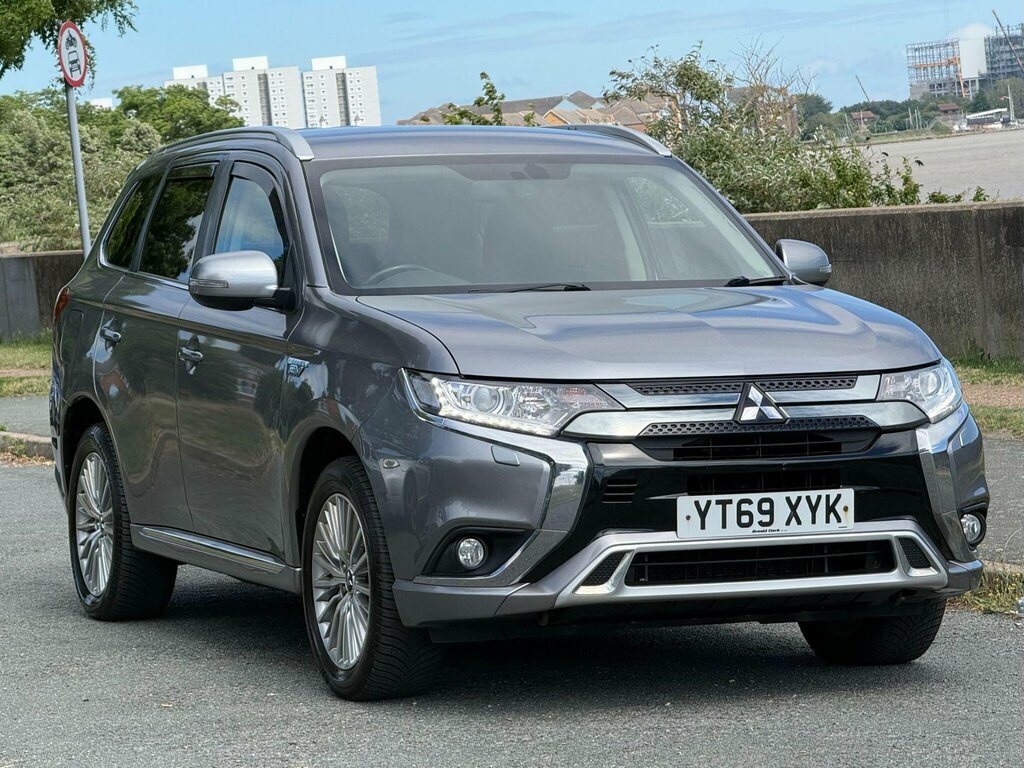 Mitsubishi Outlander 2.4H Twinmotor 13.8Kwh Design Suv Plug- Grey