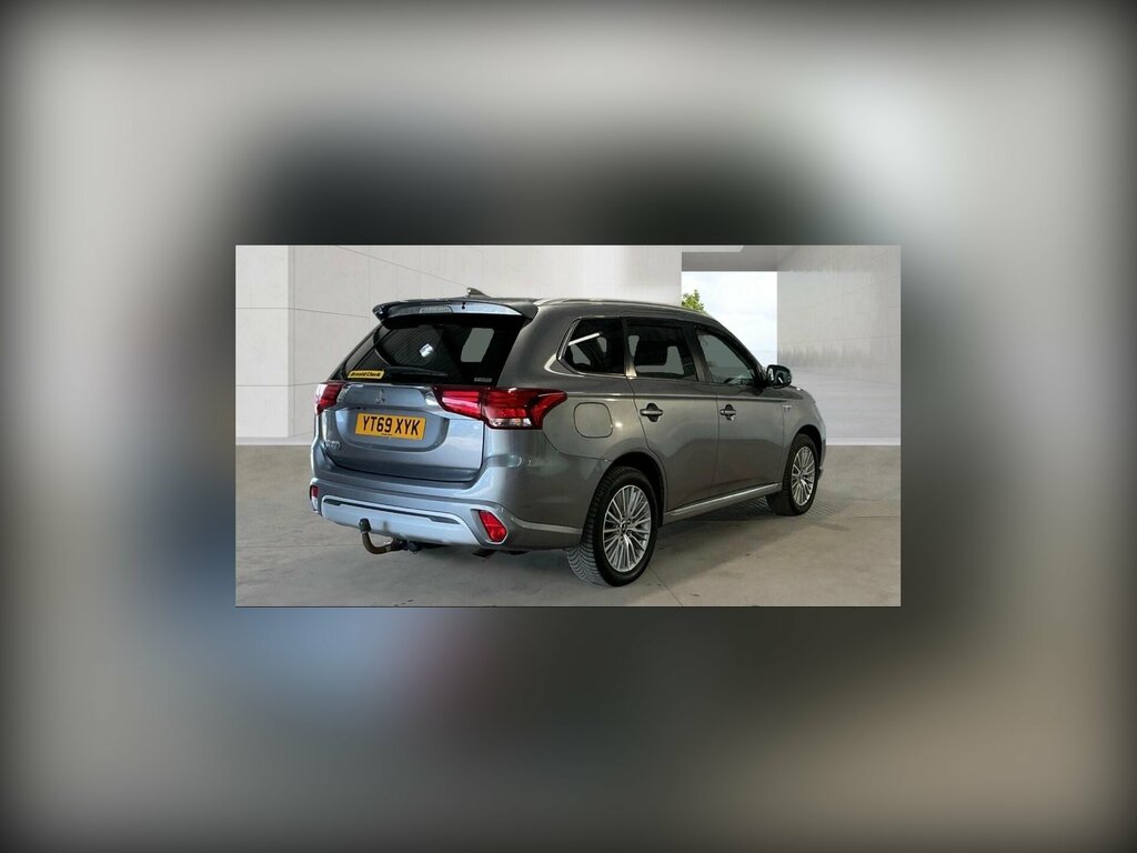Mitsubishi Outlander 2.4H Twinmotor 13.8Kwh Design Cvt 4Wd Euro 6 Ss Grey